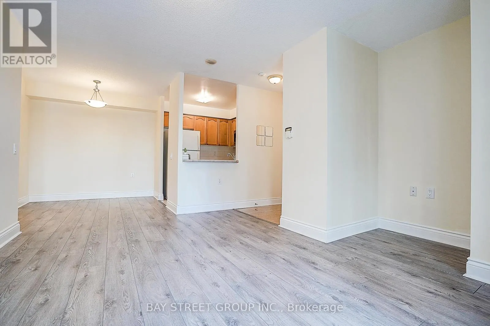 313 - 21 HILLCREST AVENUE