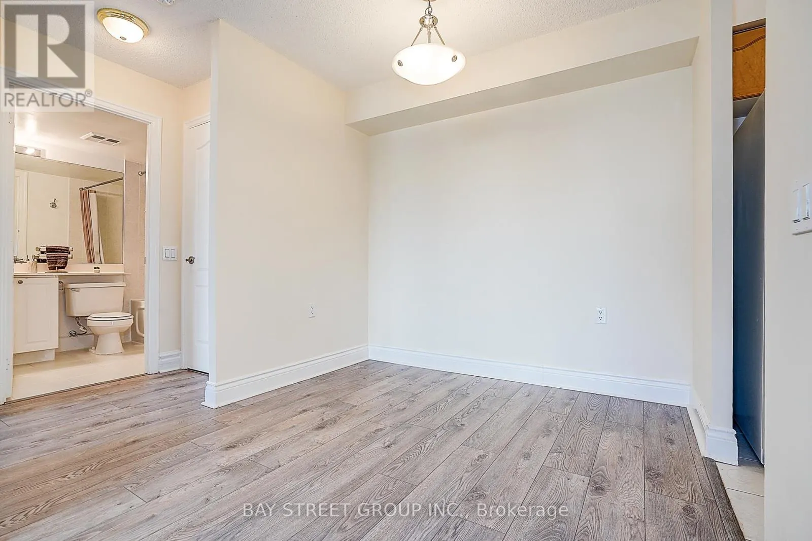 313 - 21 HILLCREST AVENUE