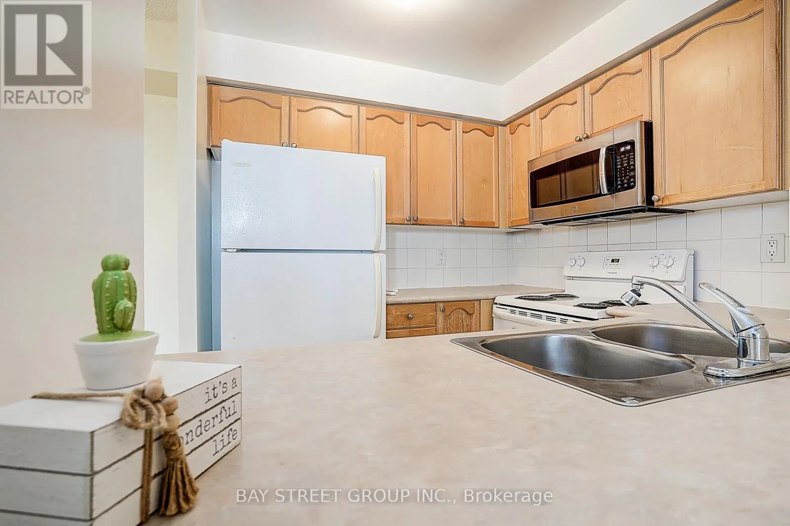 313 - 21 HILLCREST AVENUE