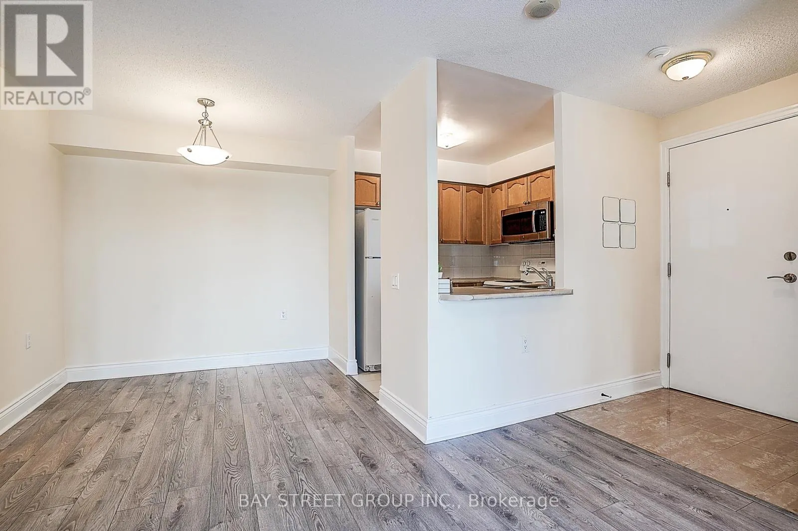 313 - 21 HILLCREST AVENUE