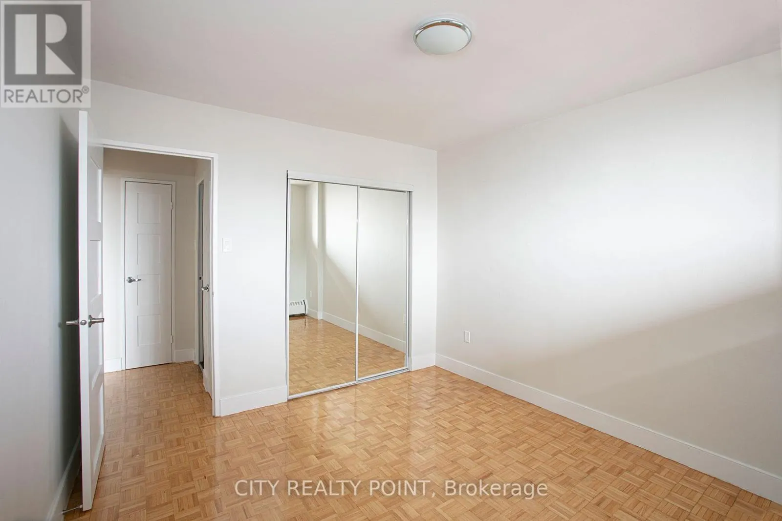 2410 - 666 SPADINA AVENUE