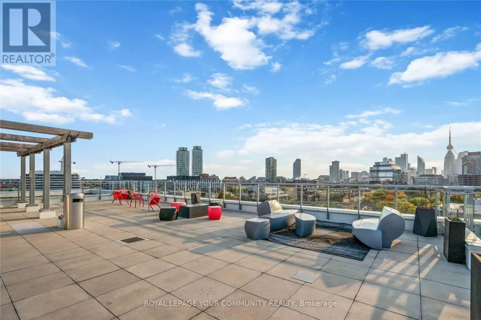 304 - 569 KING STREET E