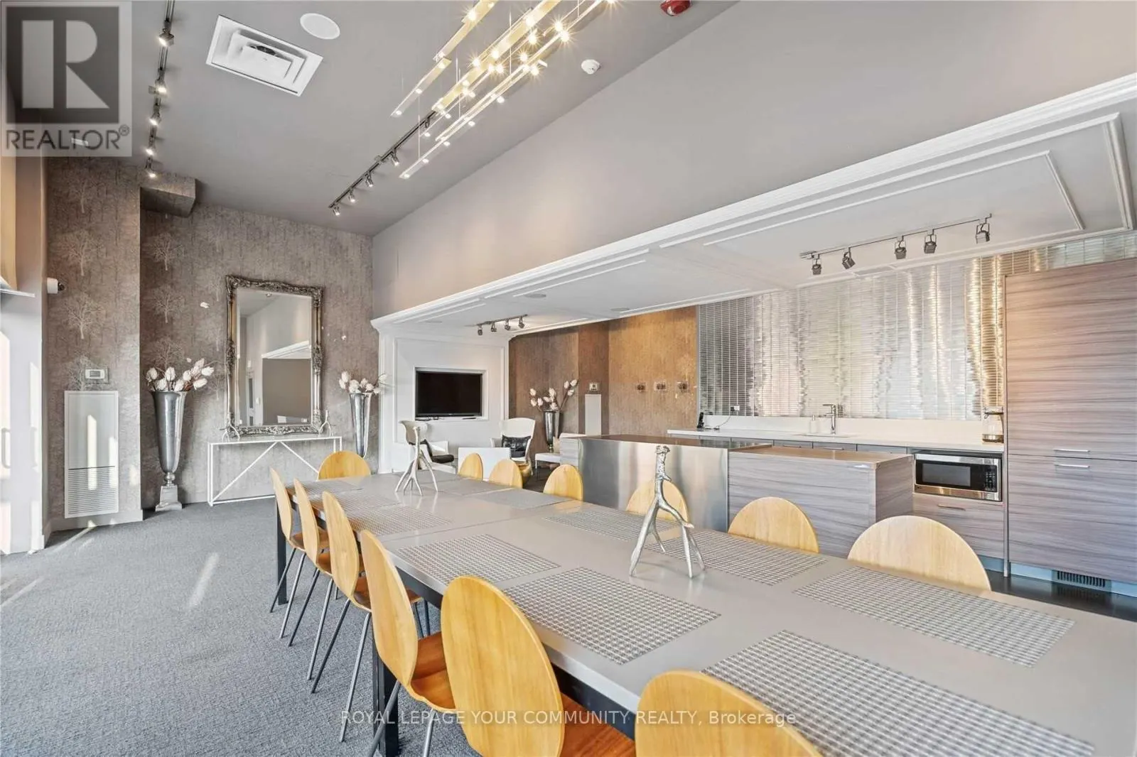 304 - 569 KING STREET E