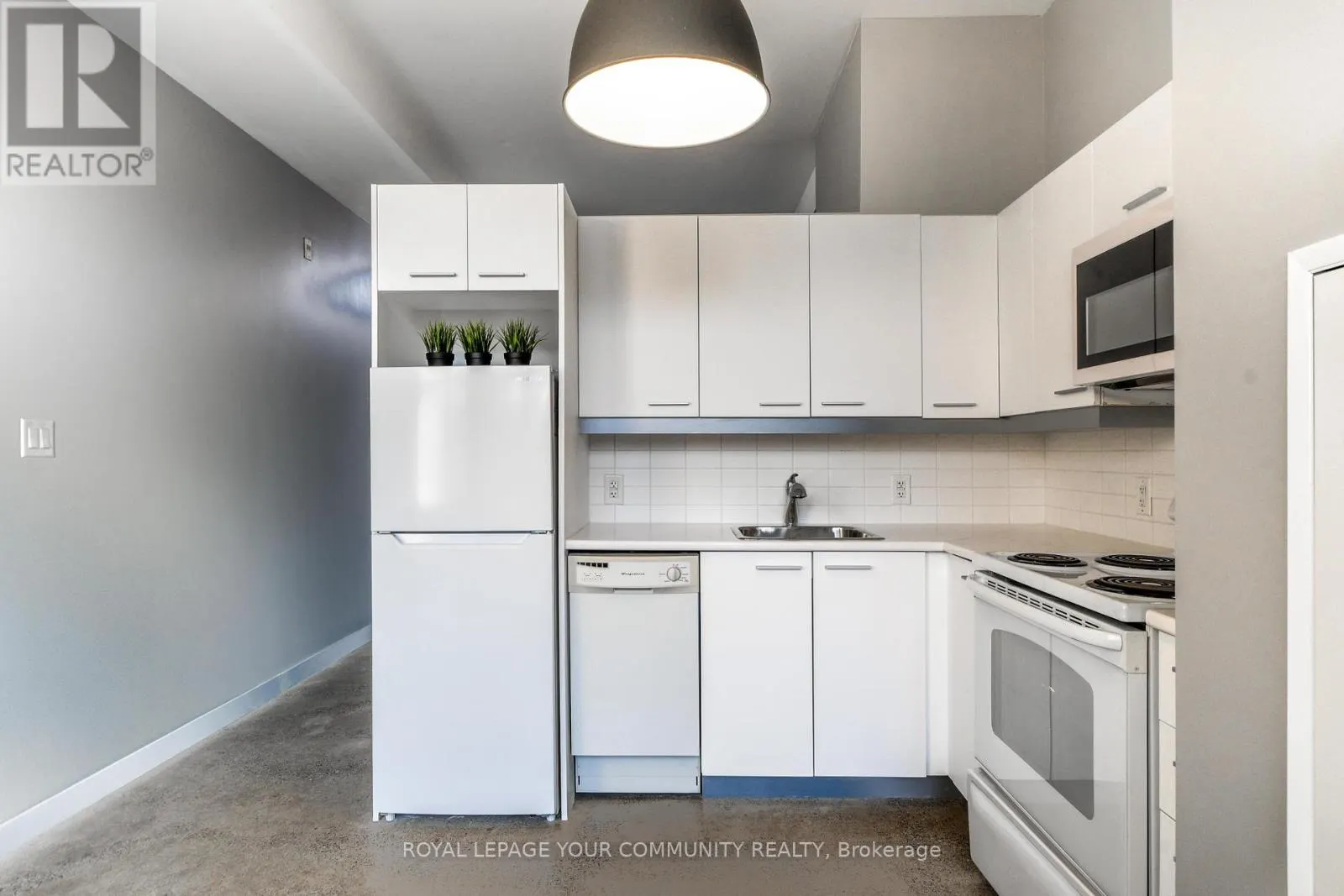 304 - 569 KING STREET E