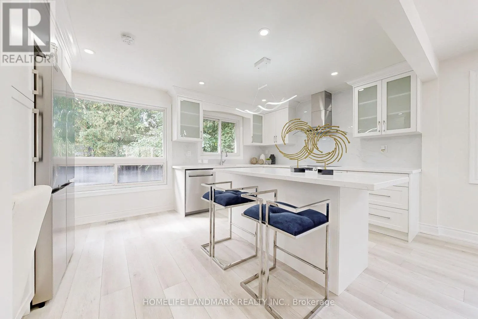 17 OLDBOROUGH CIRCLE