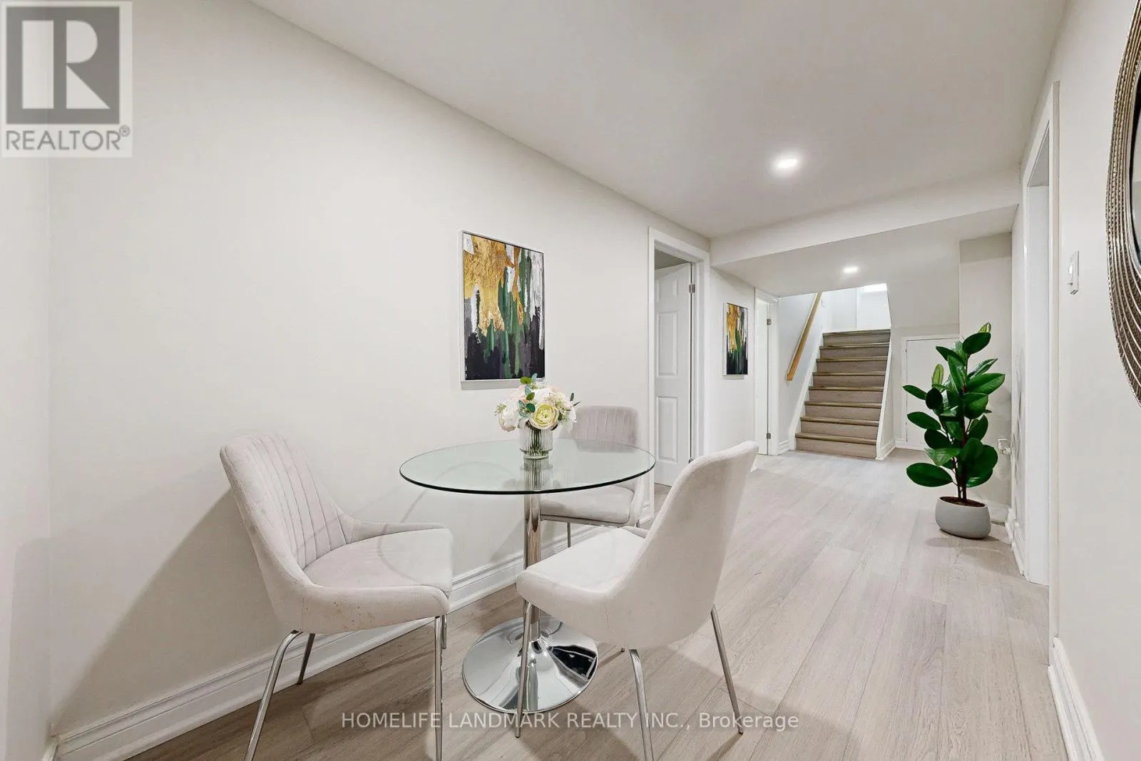 17 OLDBOROUGH CIRCLE
