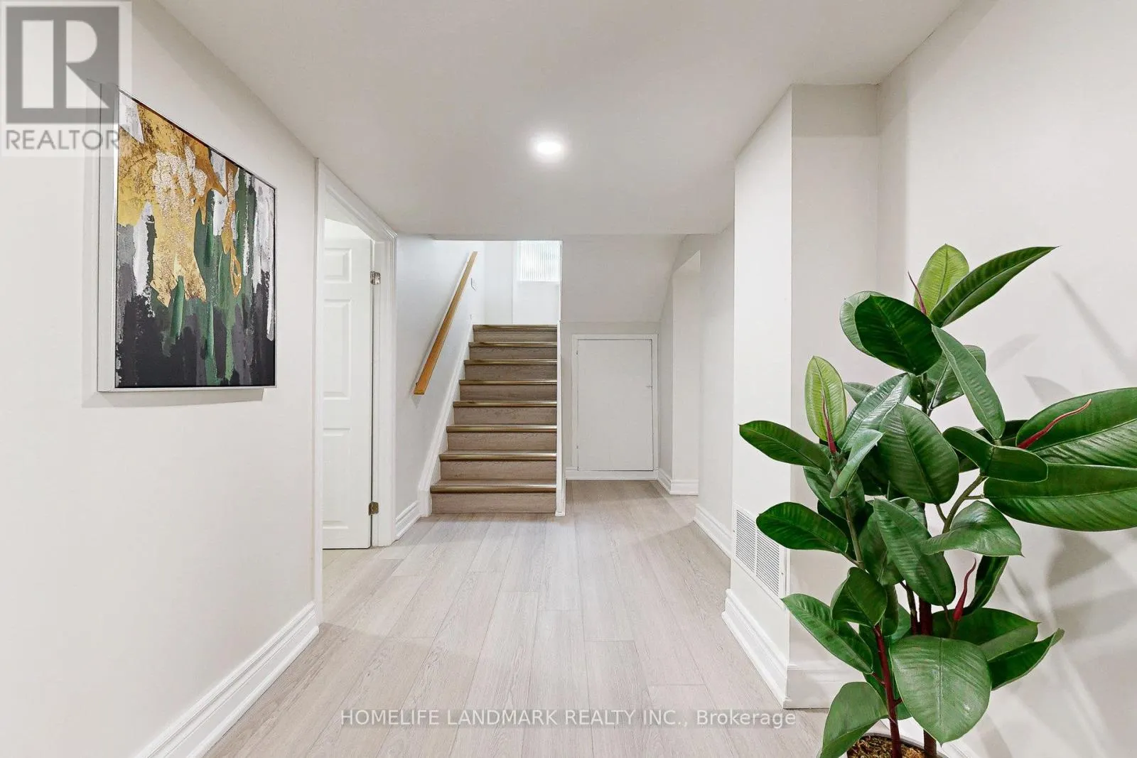 17 OLDBOROUGH CIRCLE