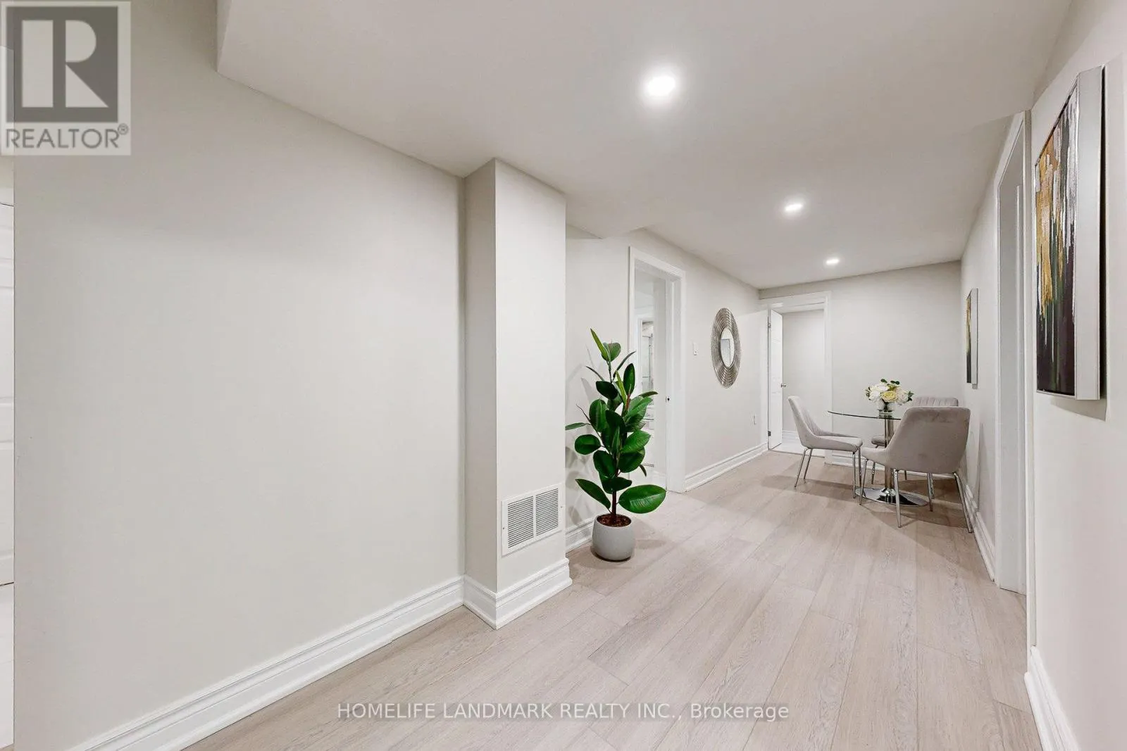 17 OLDBOROUGH CIRCLE