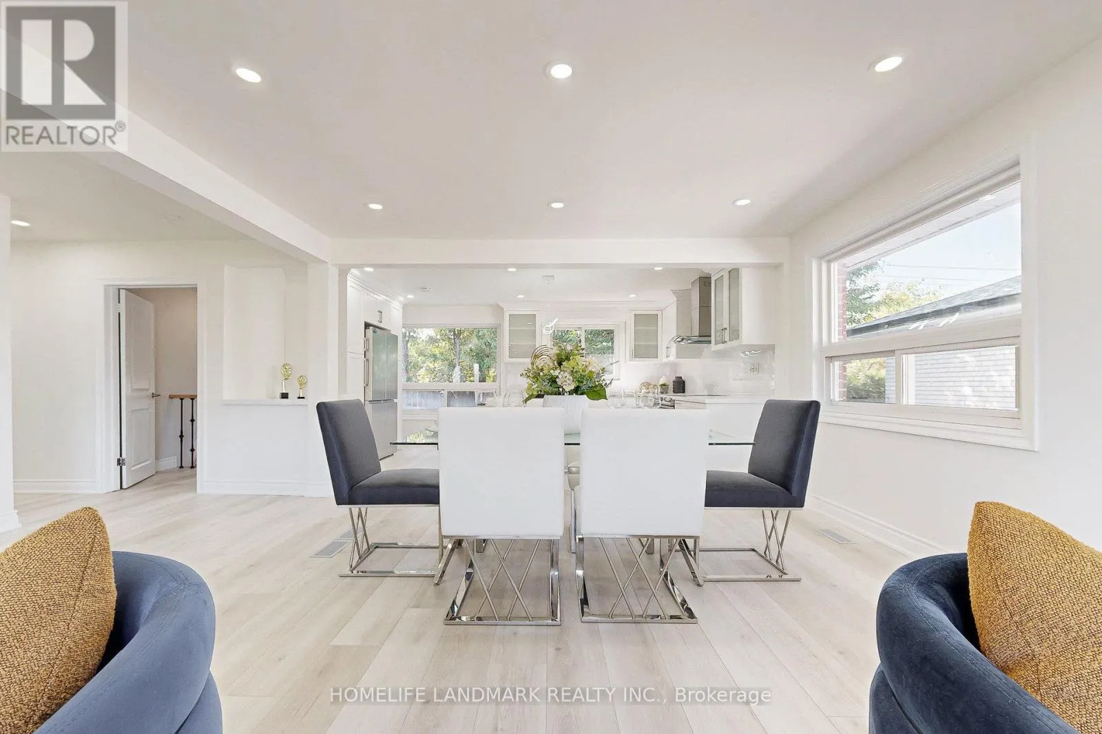 17 OLDBOROUGH CIRCLE