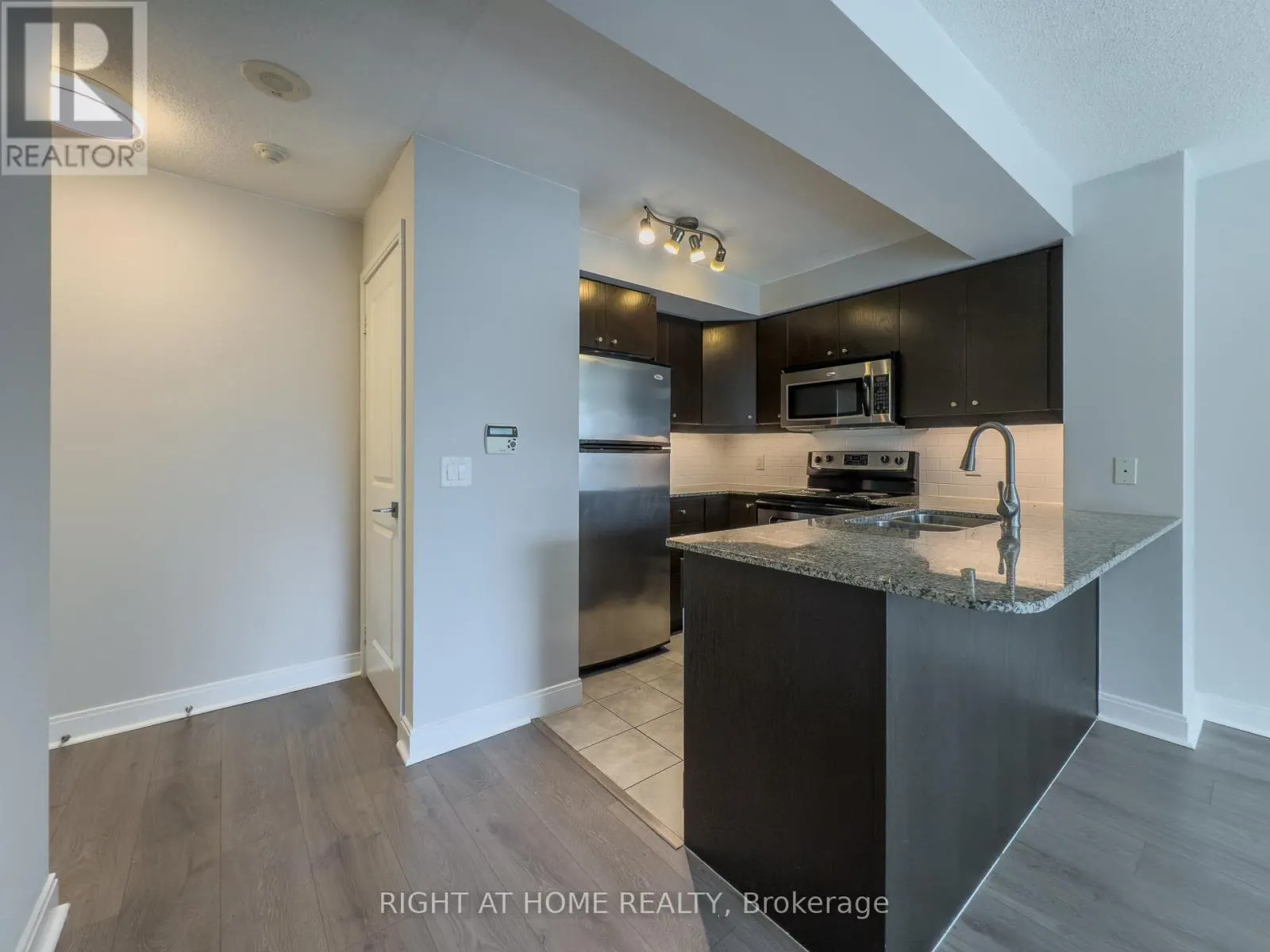 806 - 1 SCOTT STREET