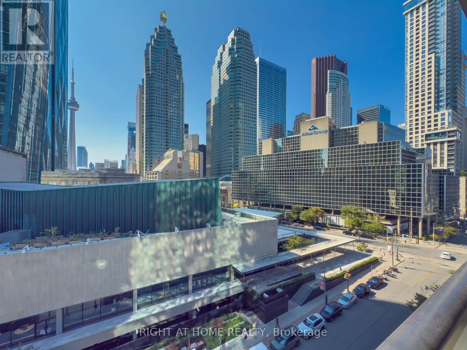 806 - 1 SCOTT STREET