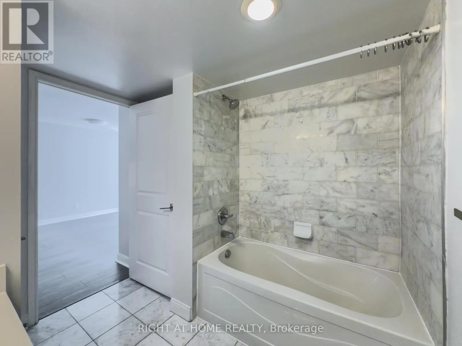 806 - 1 SCOTT STREET