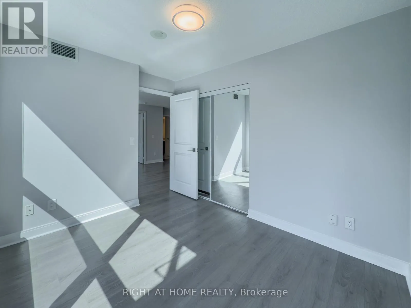 806 - 1 SCOTT STREET