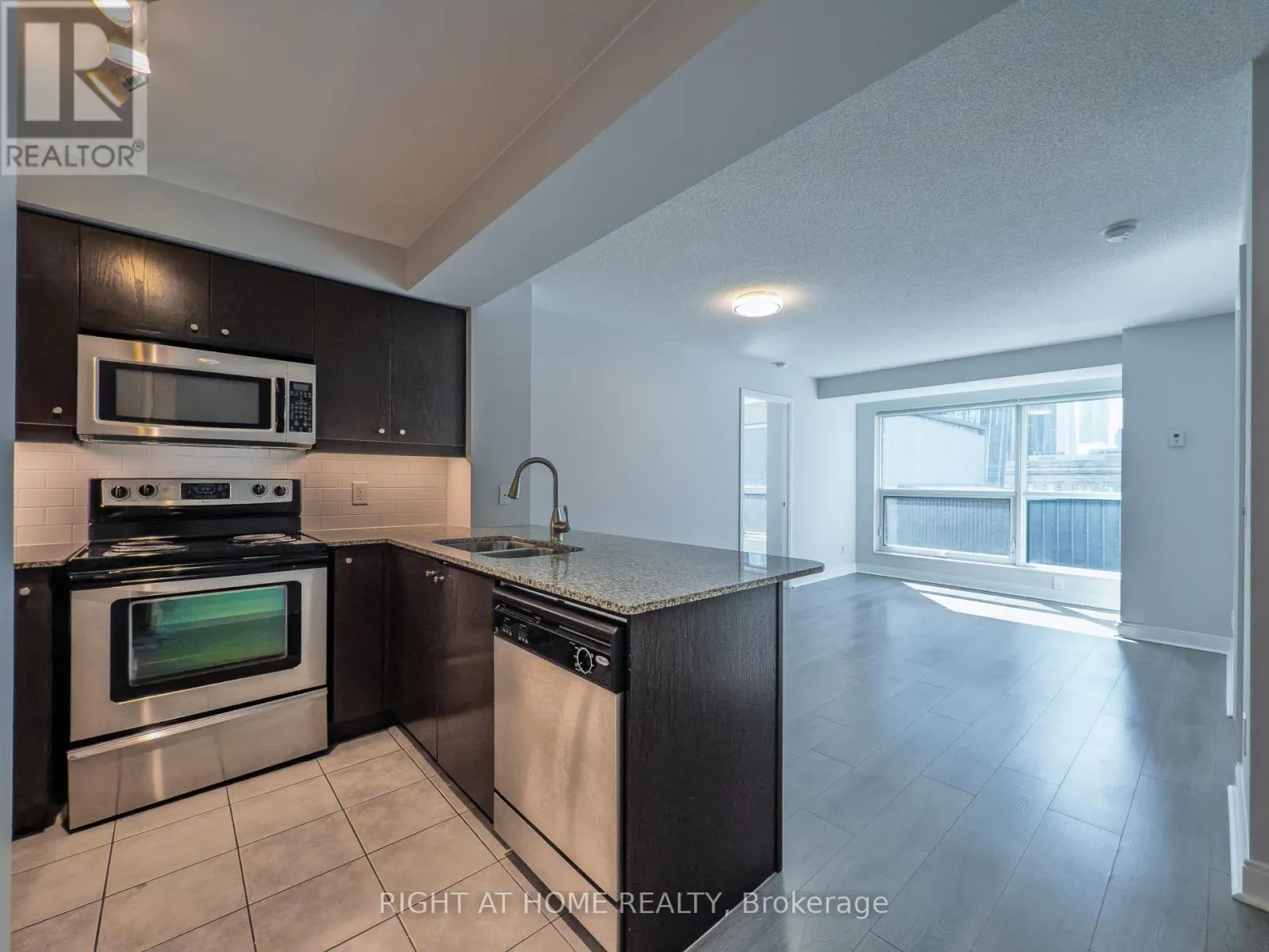 806 - 1 SCOTT STREET