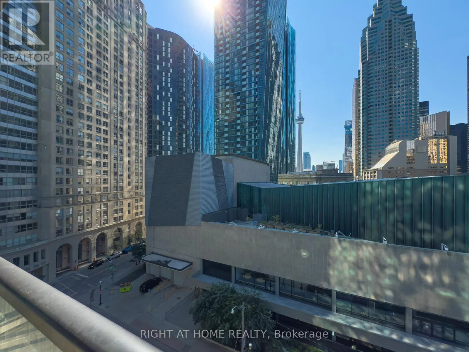 806 - 1 SCOTT STREET
