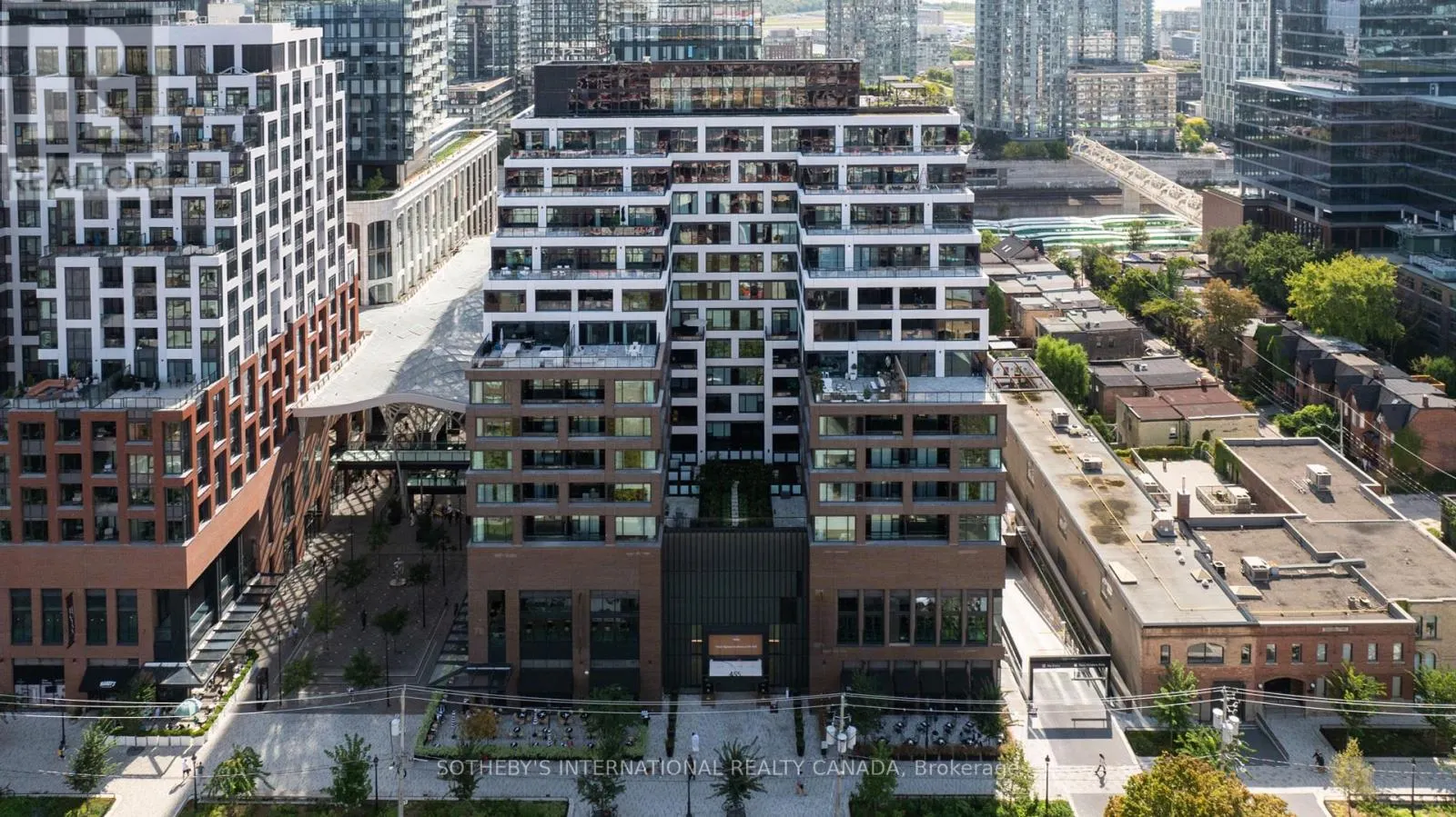 1105 - 455 WELLINGTON STREET W