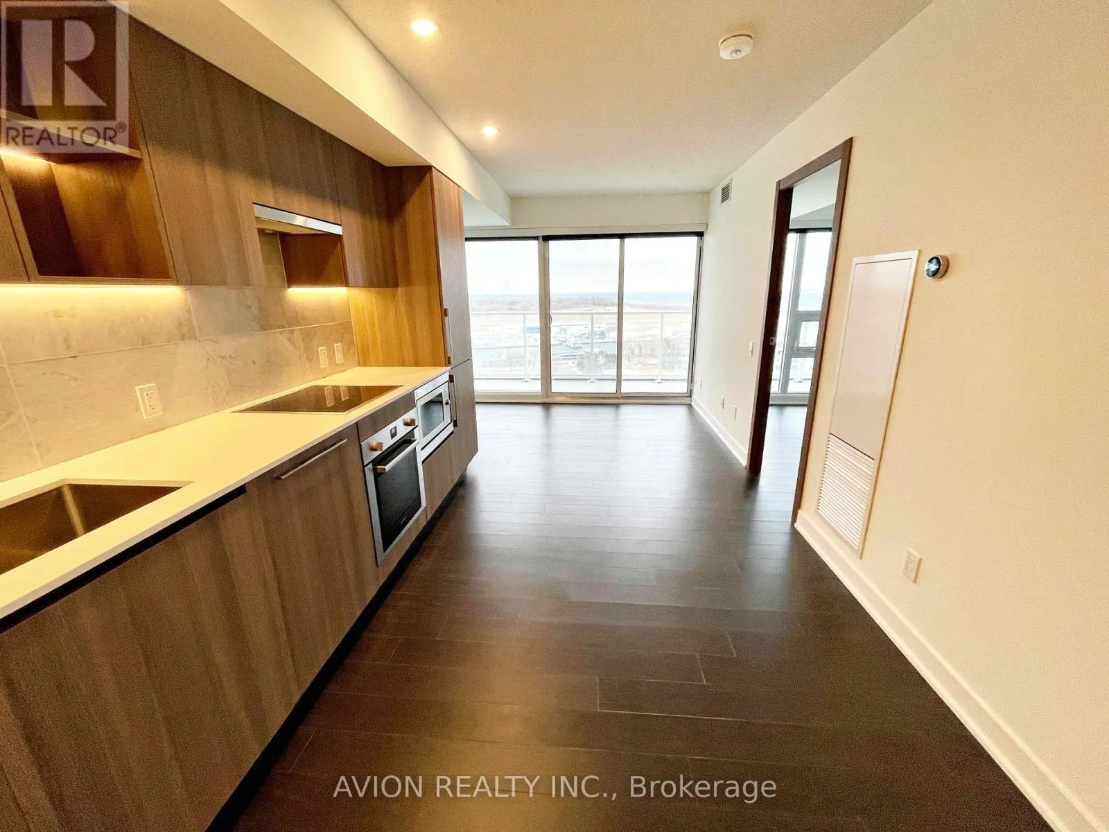 2516 - 17 BATHURST STREET