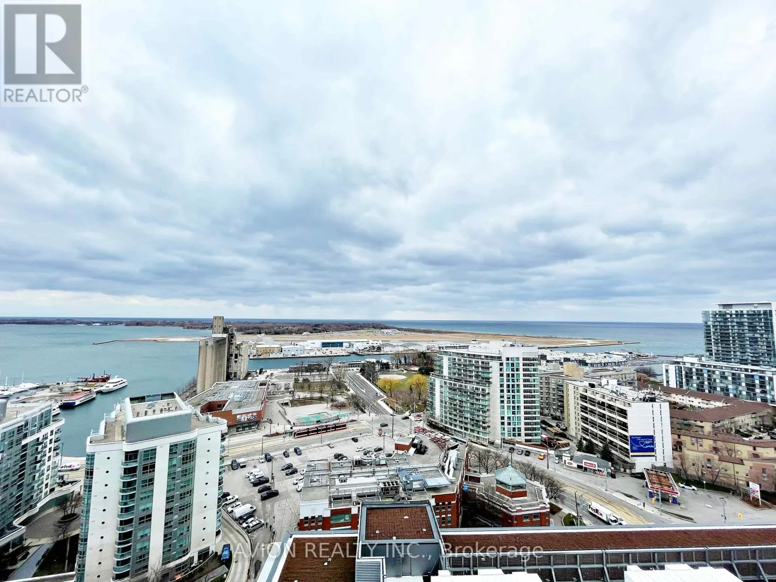 2516 - 17 BATHURST STREET
