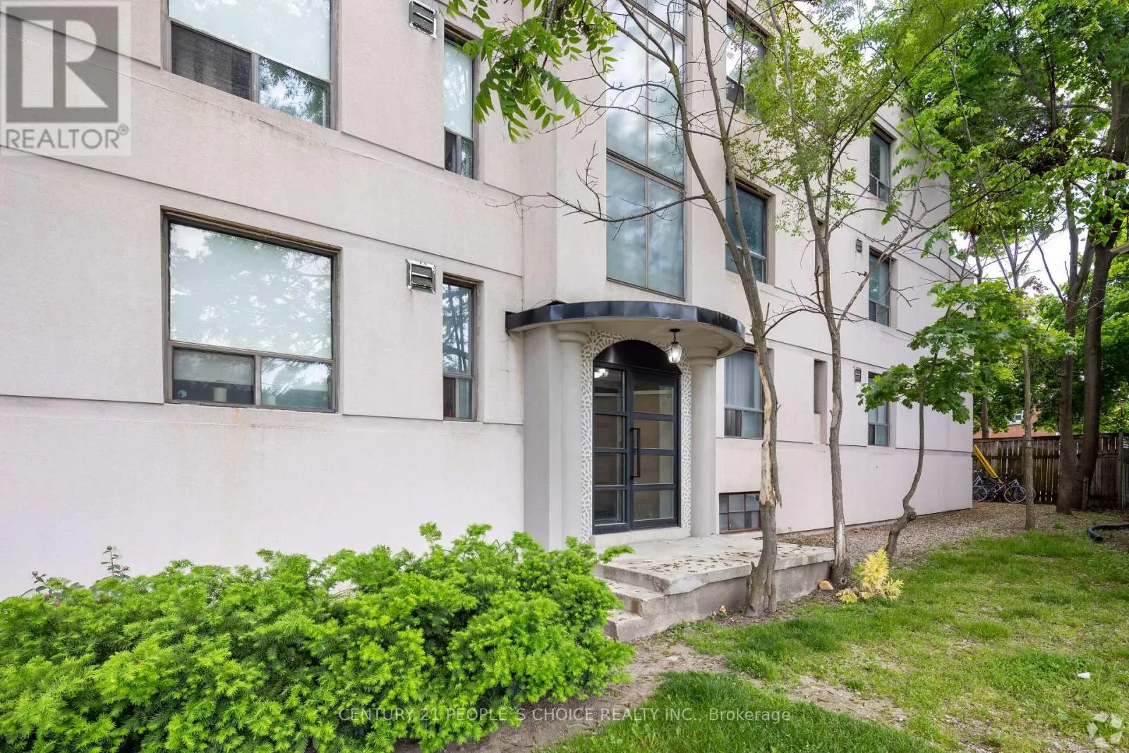 9 - 875 AVENUE ROAD