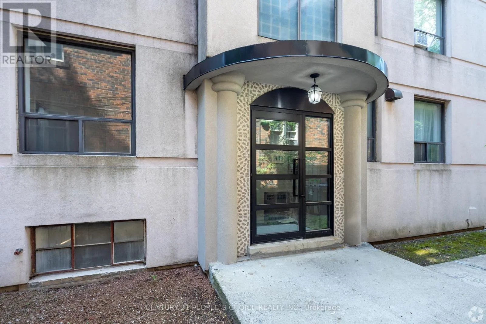 9 - 875 AVENUE ROAD