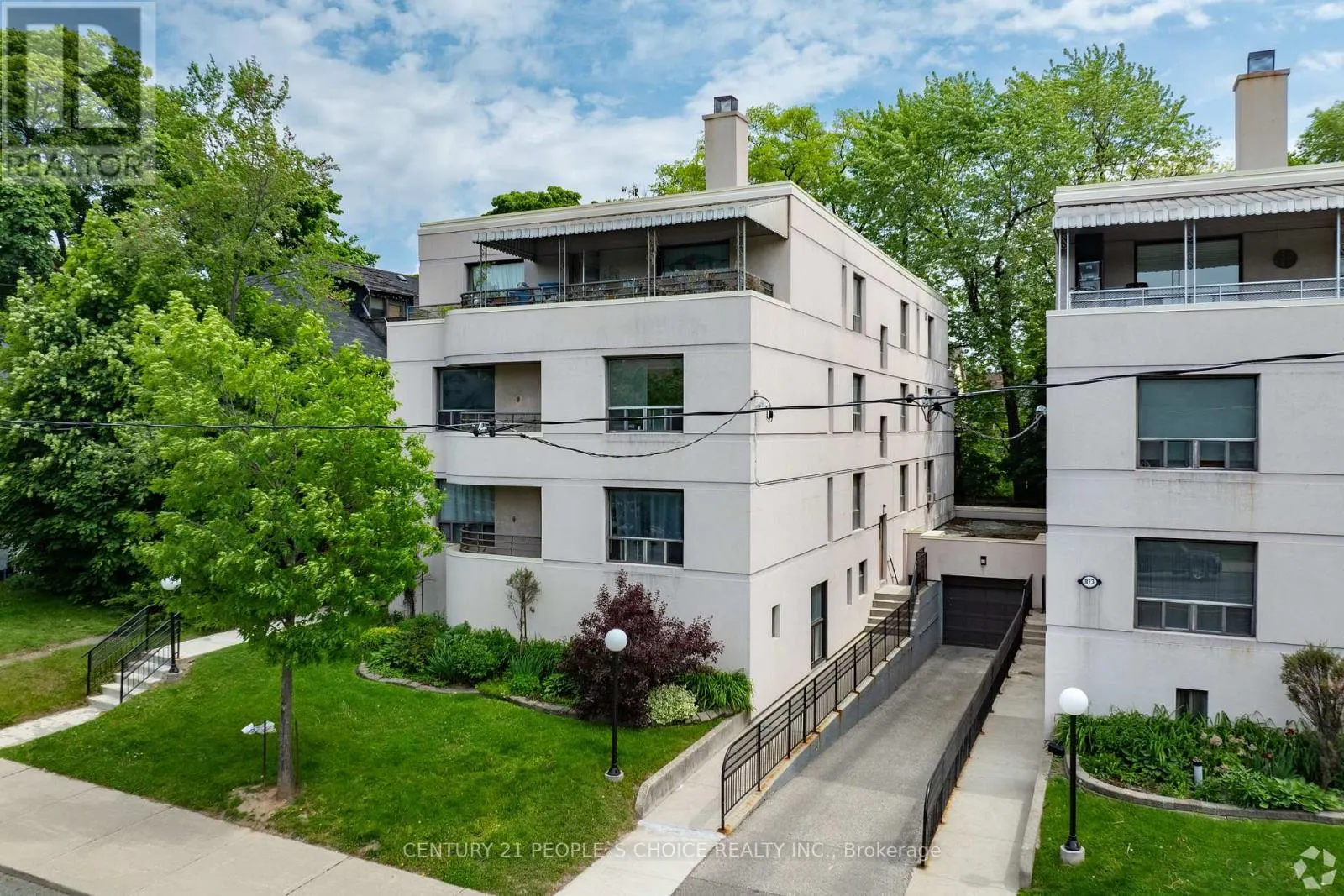 9 - 875 AVENUE ROAD