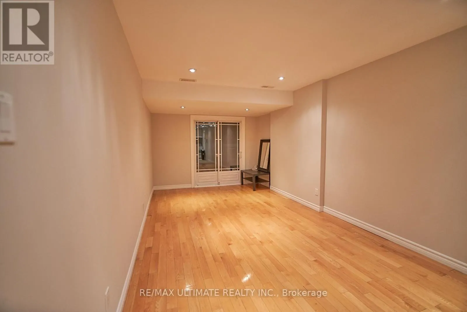 UPPER - 35 LONGBOAT AVENUE