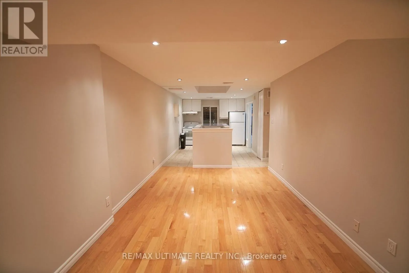 UPPER - 35 LONGBOAT AVENUE