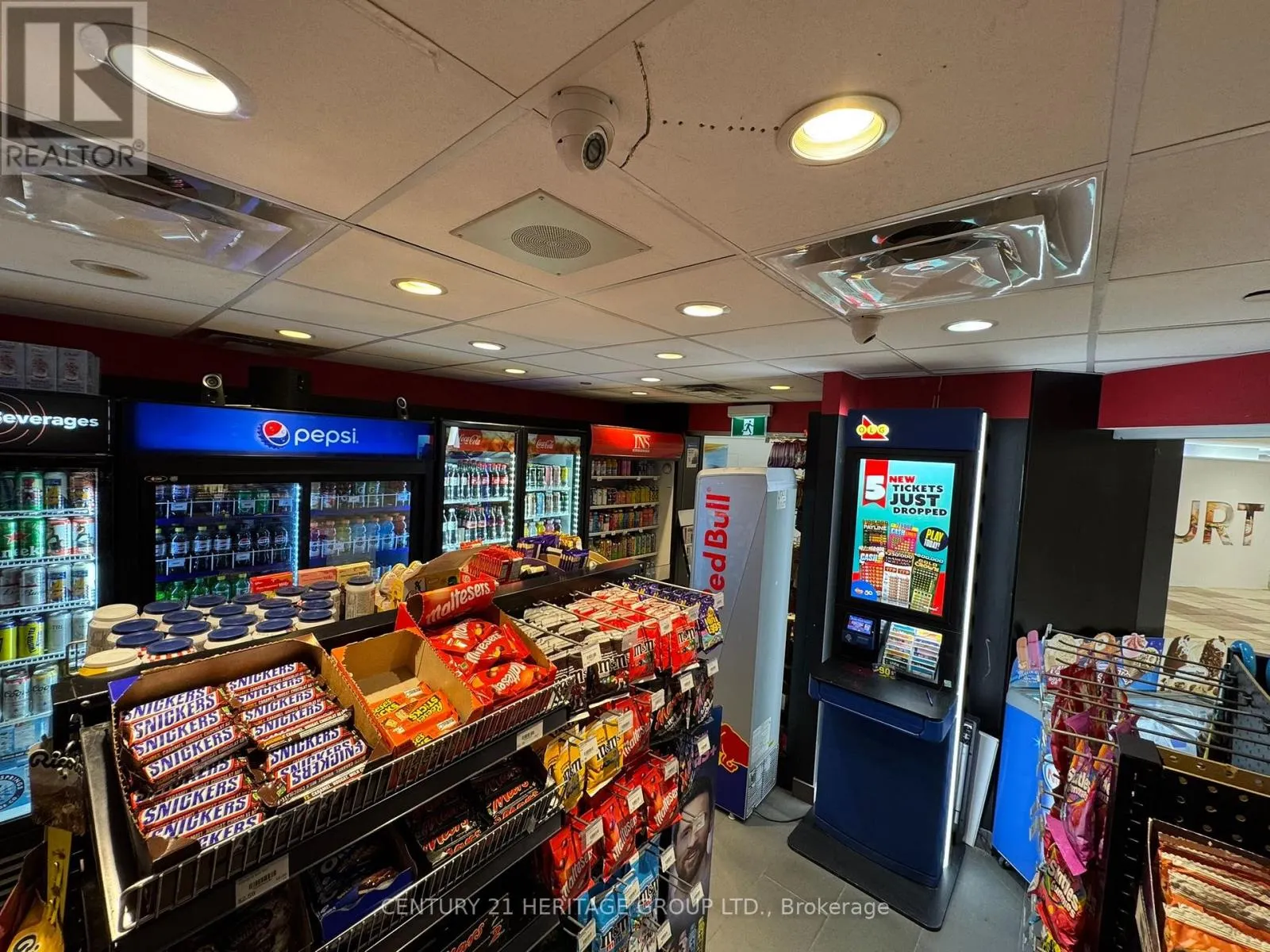 R9 - 2 BLOOR STREET E