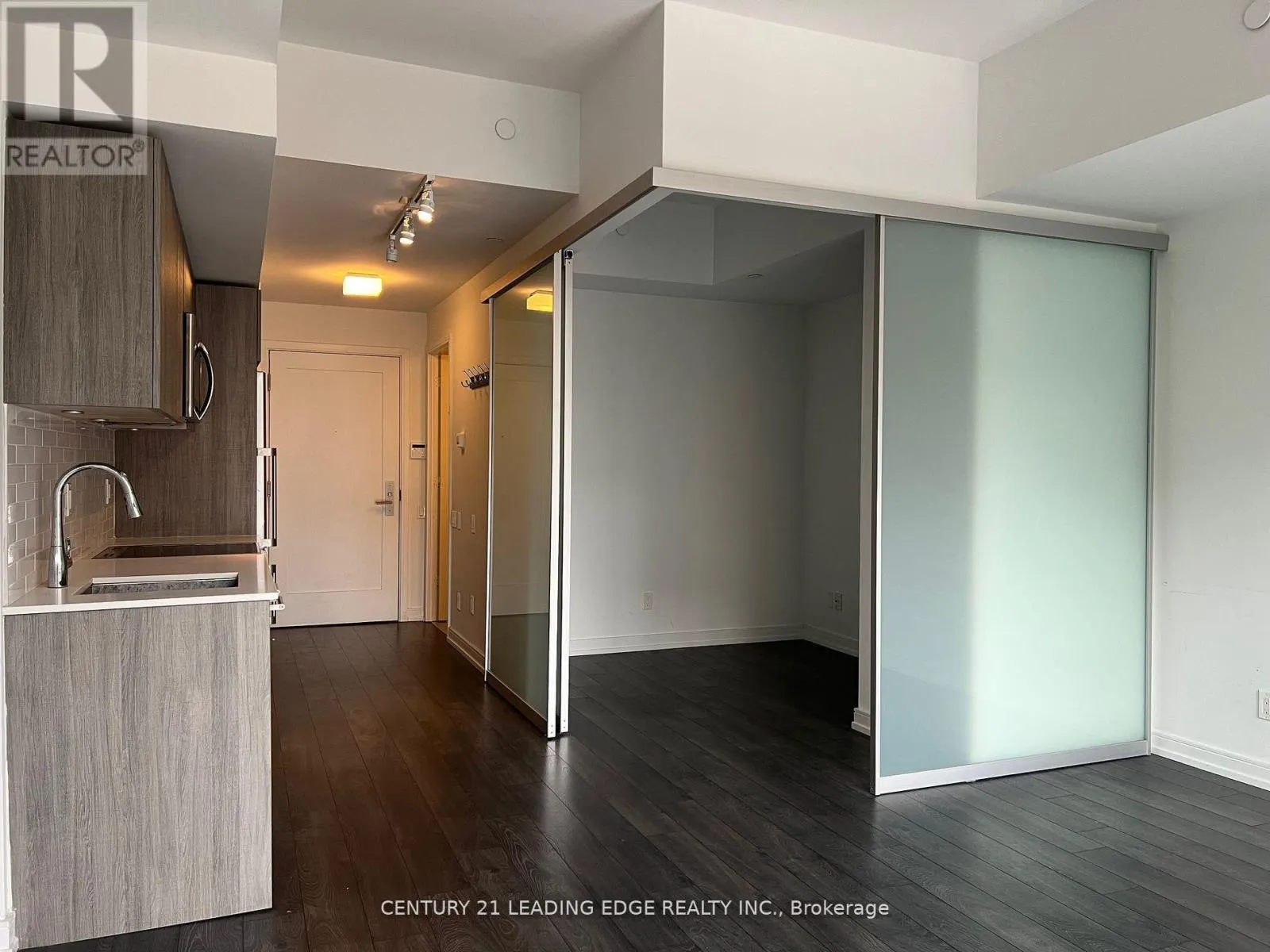 405 - 28 WELLESLEY STREET E