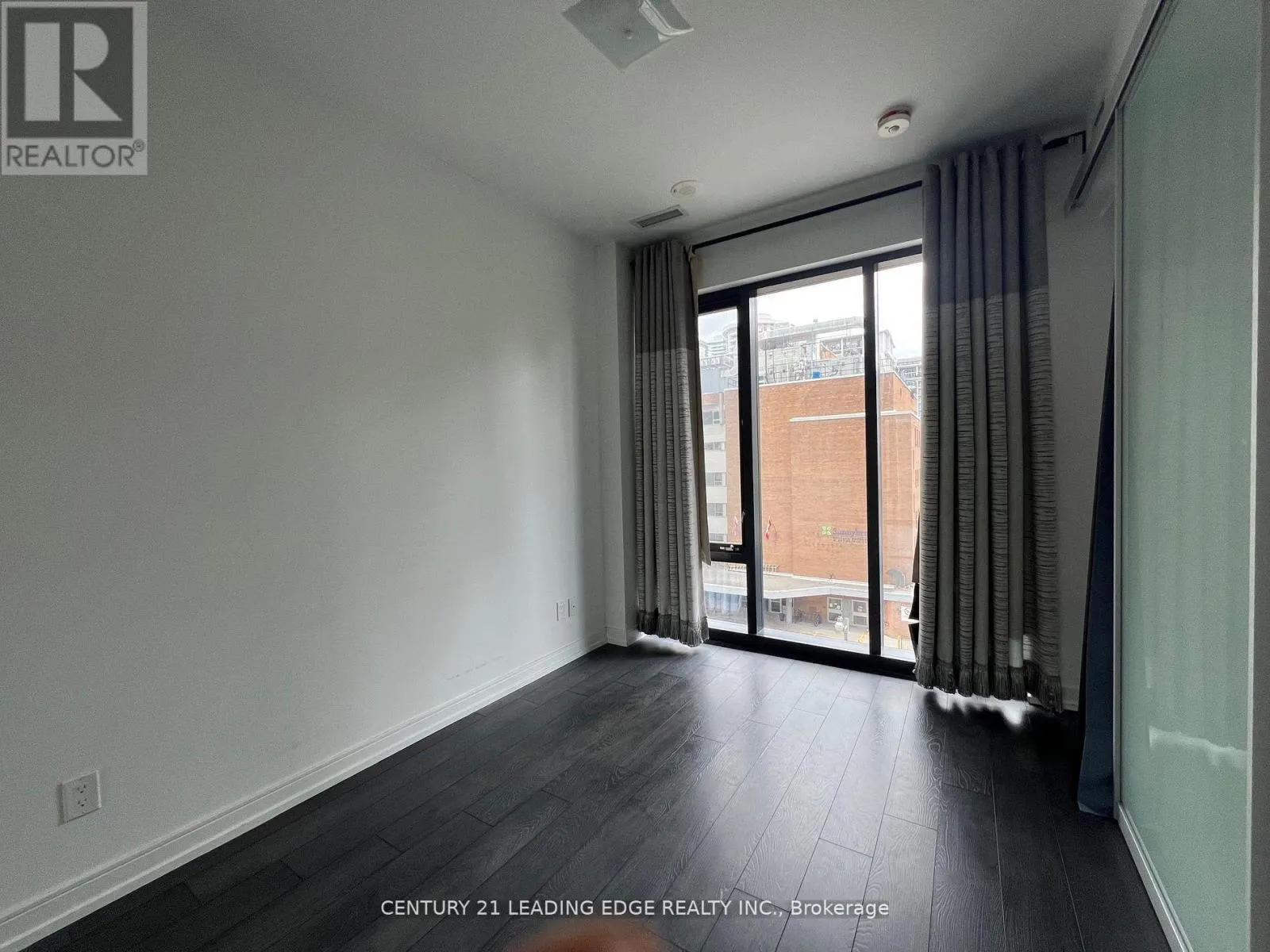 405 - 28 WELLESLEY STREET E