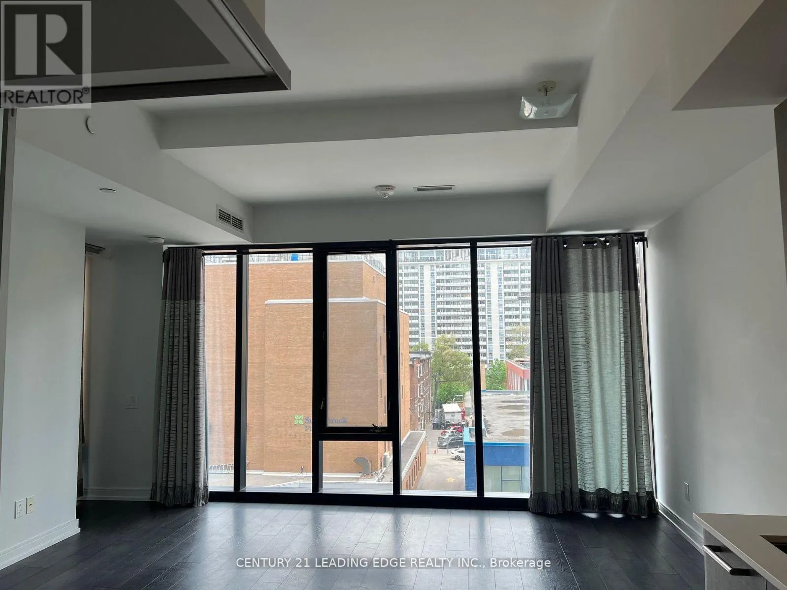 405 - 28 WELLESLEY STREET E