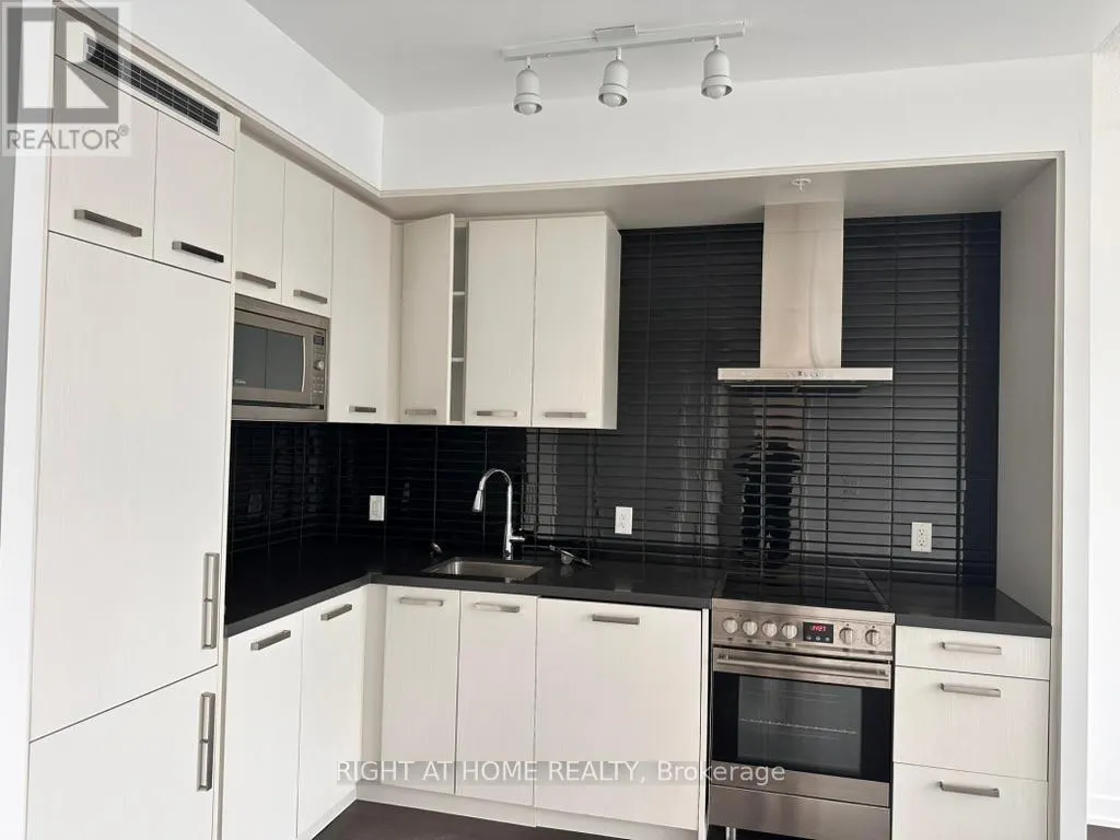 33 - 120 BAYVIEW AVENUE