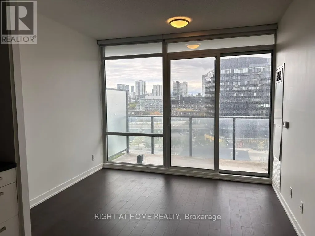33 - 120 BAYVIEW AVENUE