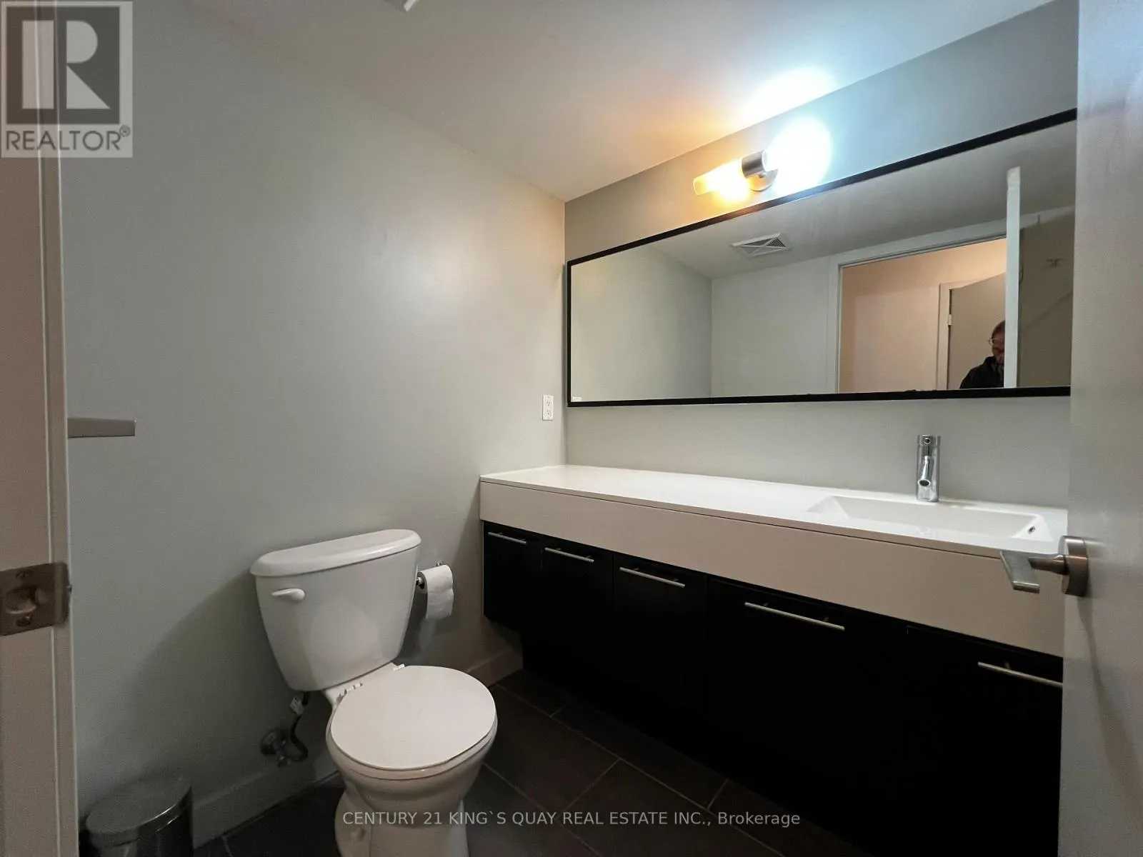 407 - 126 SIMCOE STREET