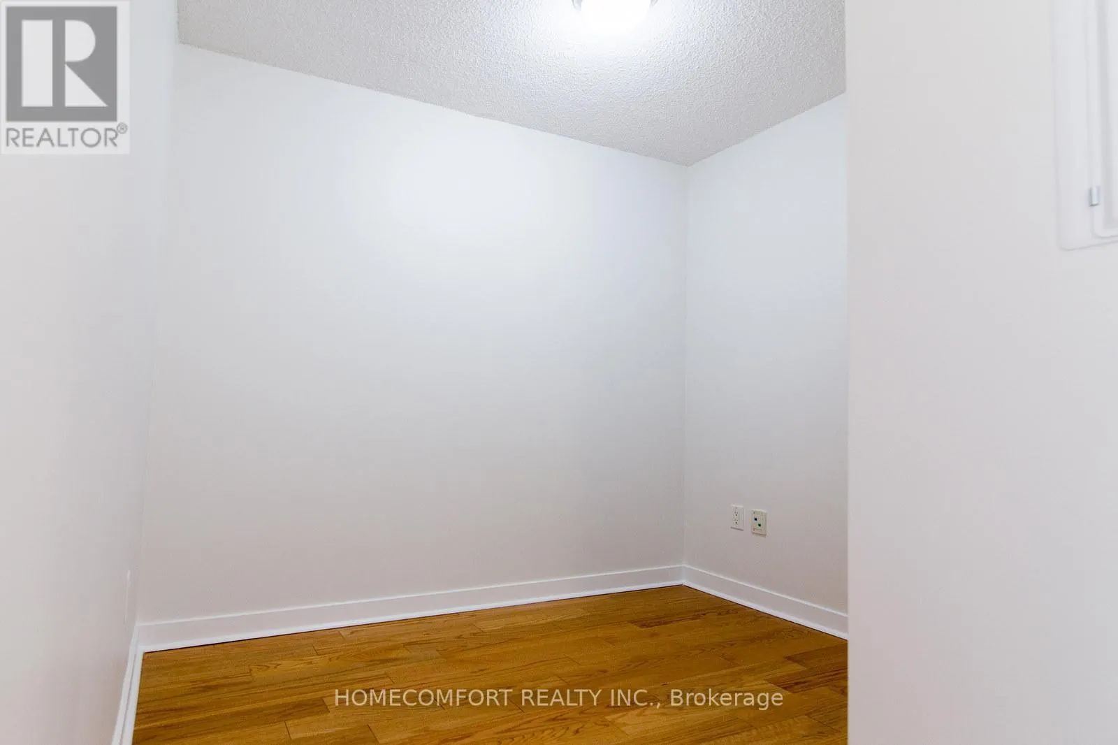 3911 - 11 BRUNEL COURT