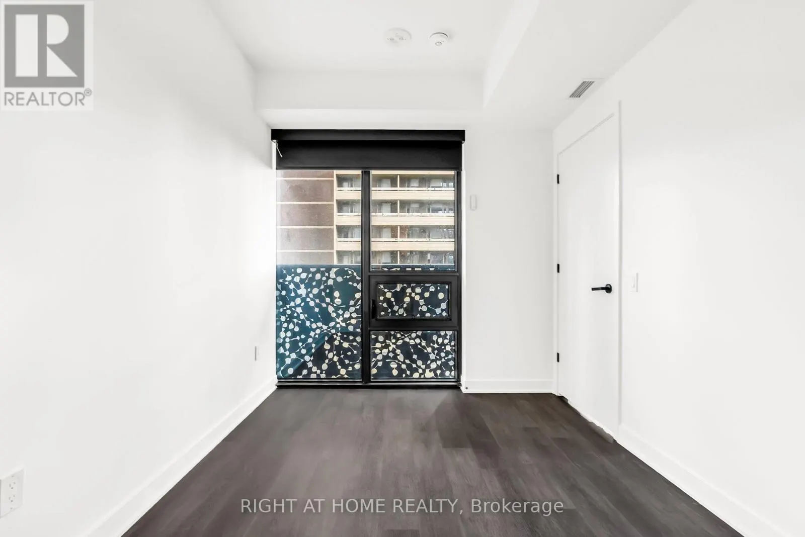 1301 - 55 CHARLES STREET E