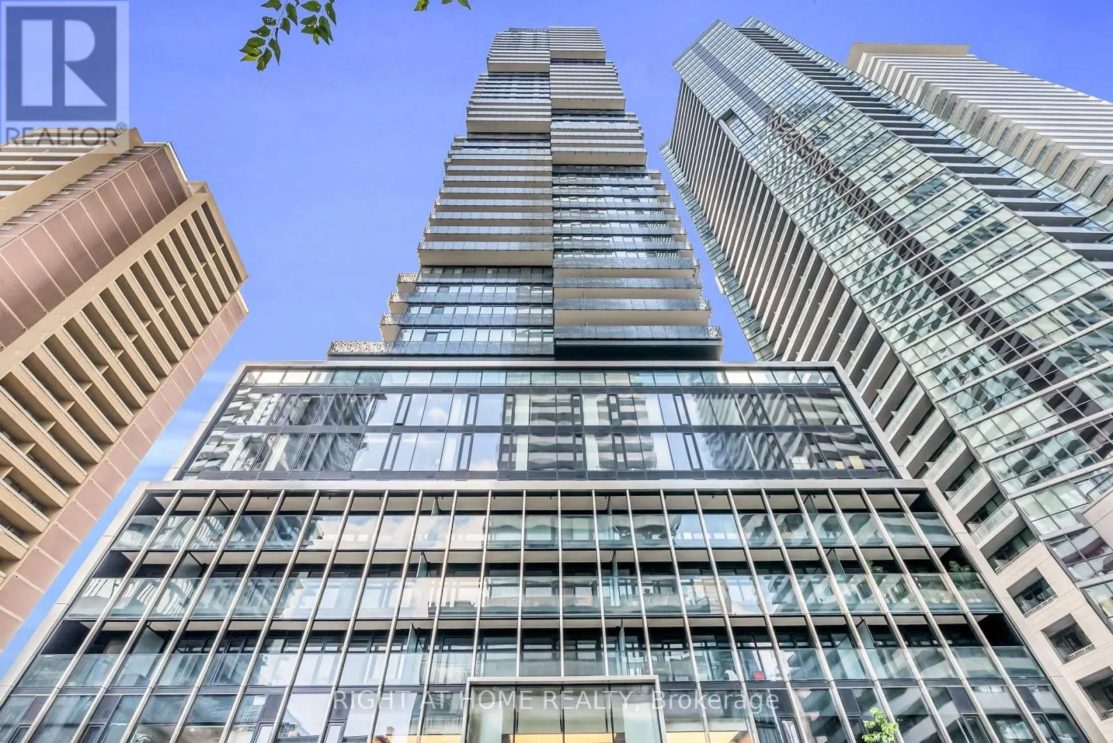 1301 - 55 CHARLES STREET E