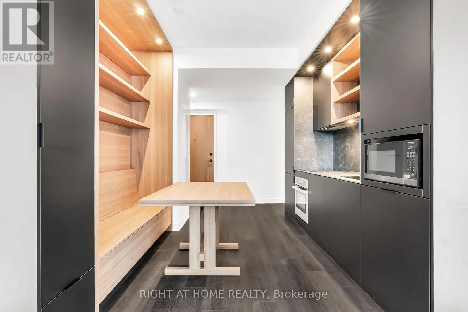 1301 - 55 CHARLES STREET E