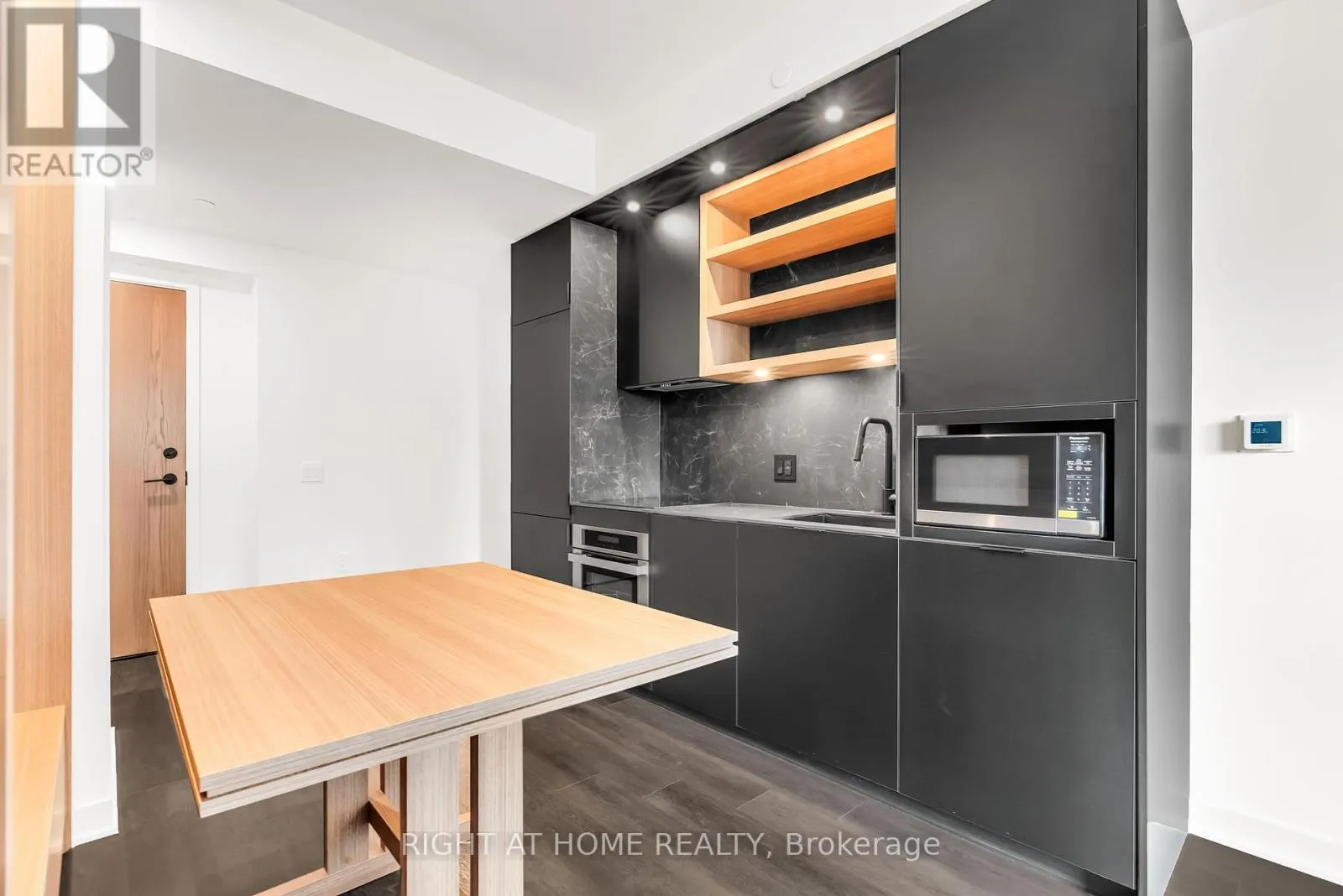 1301 - 55 CHARLES STREET E