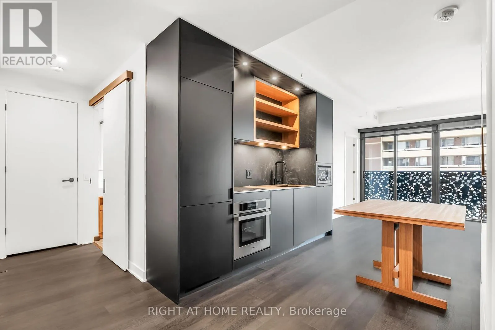 1301 - 55 CHARLES STREET E