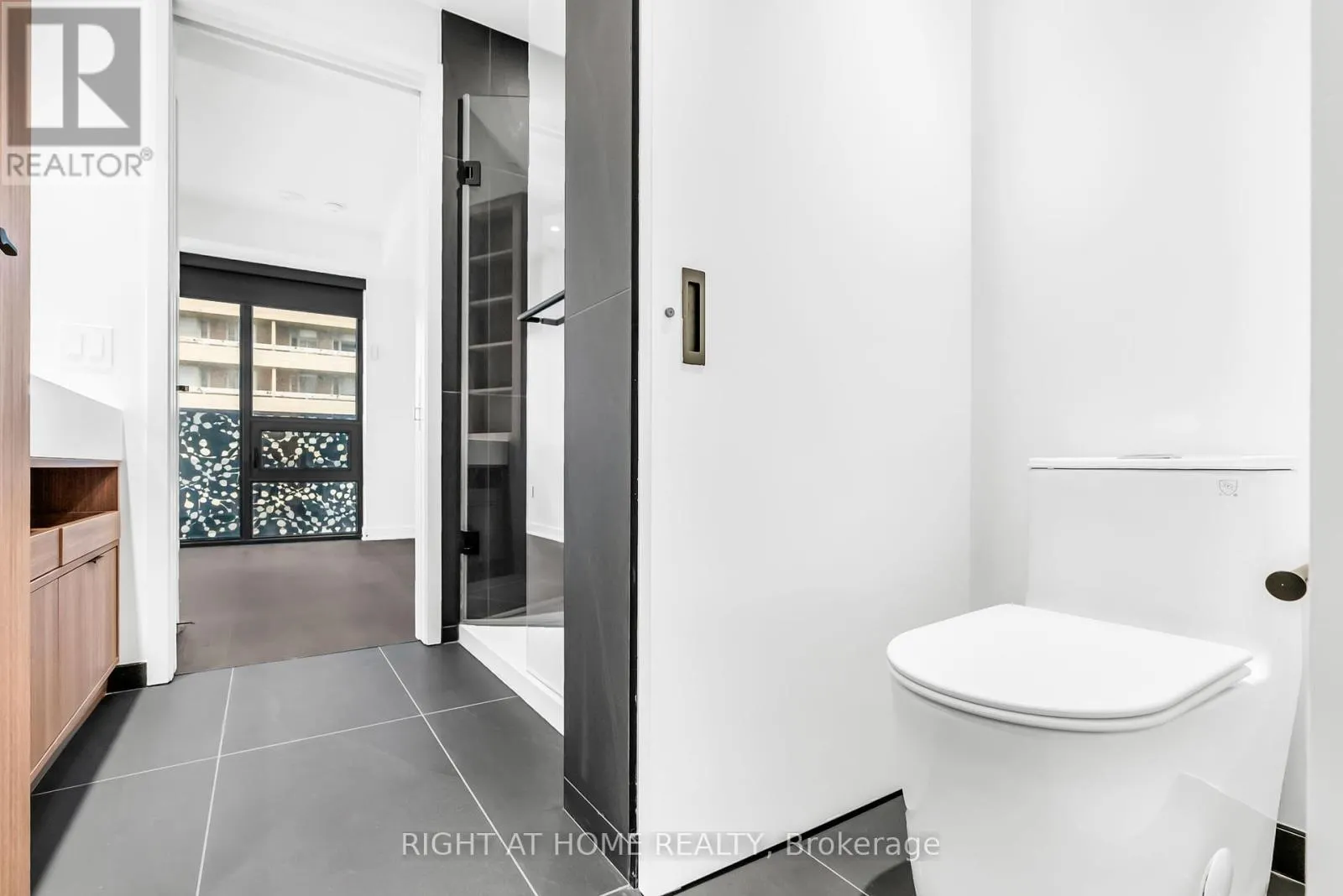 1301 - 55 CHARLES STREET E