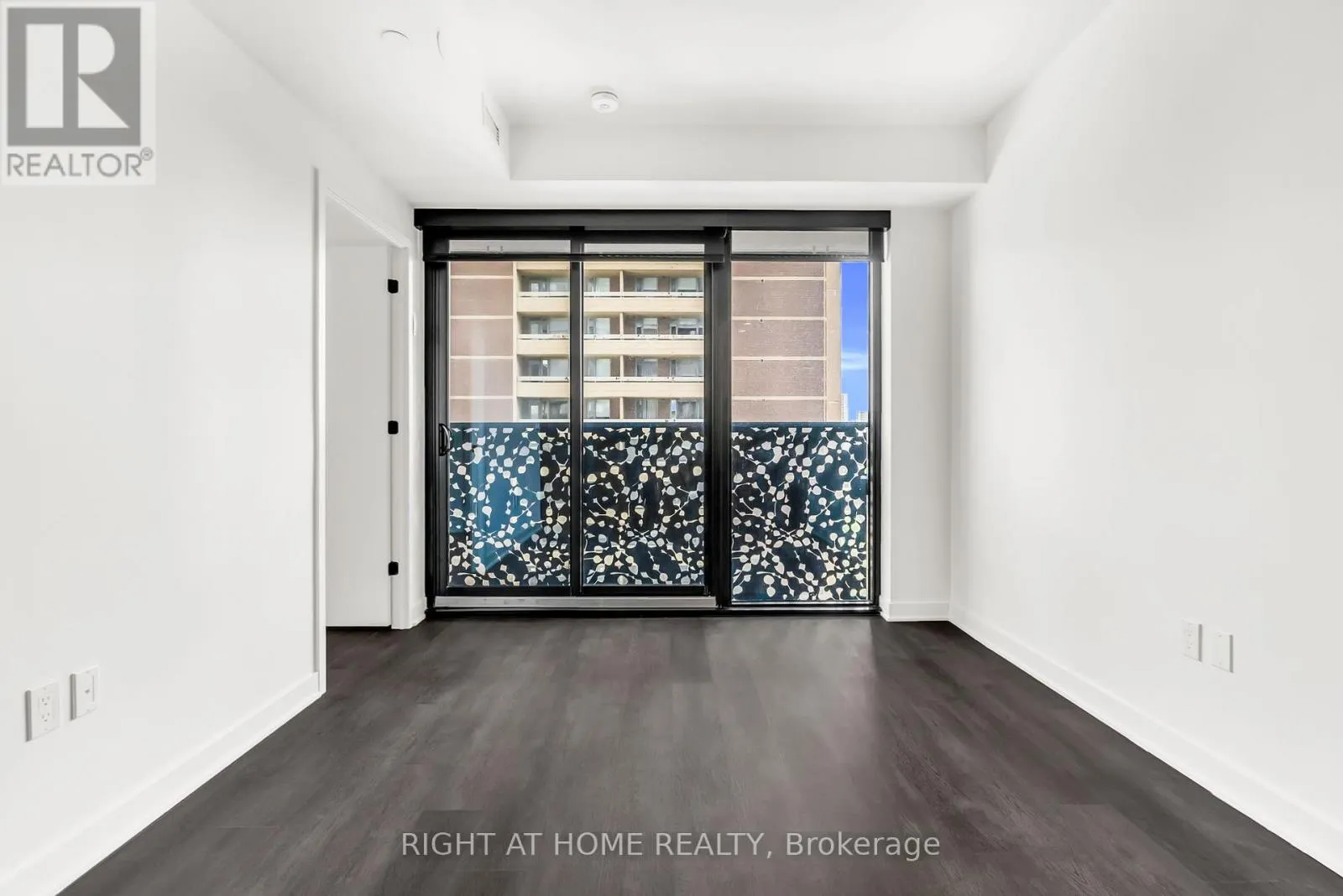 1301 - 55 CHARLES STREET E