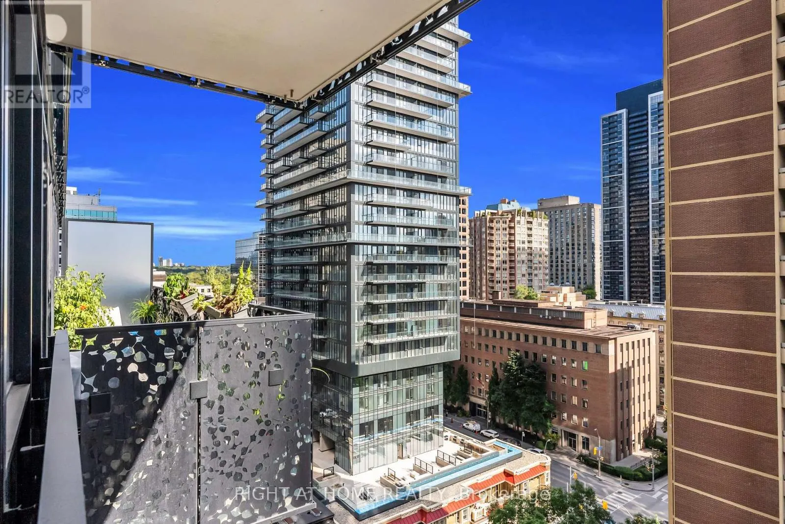 1301 - 55 CHARLES STREET E