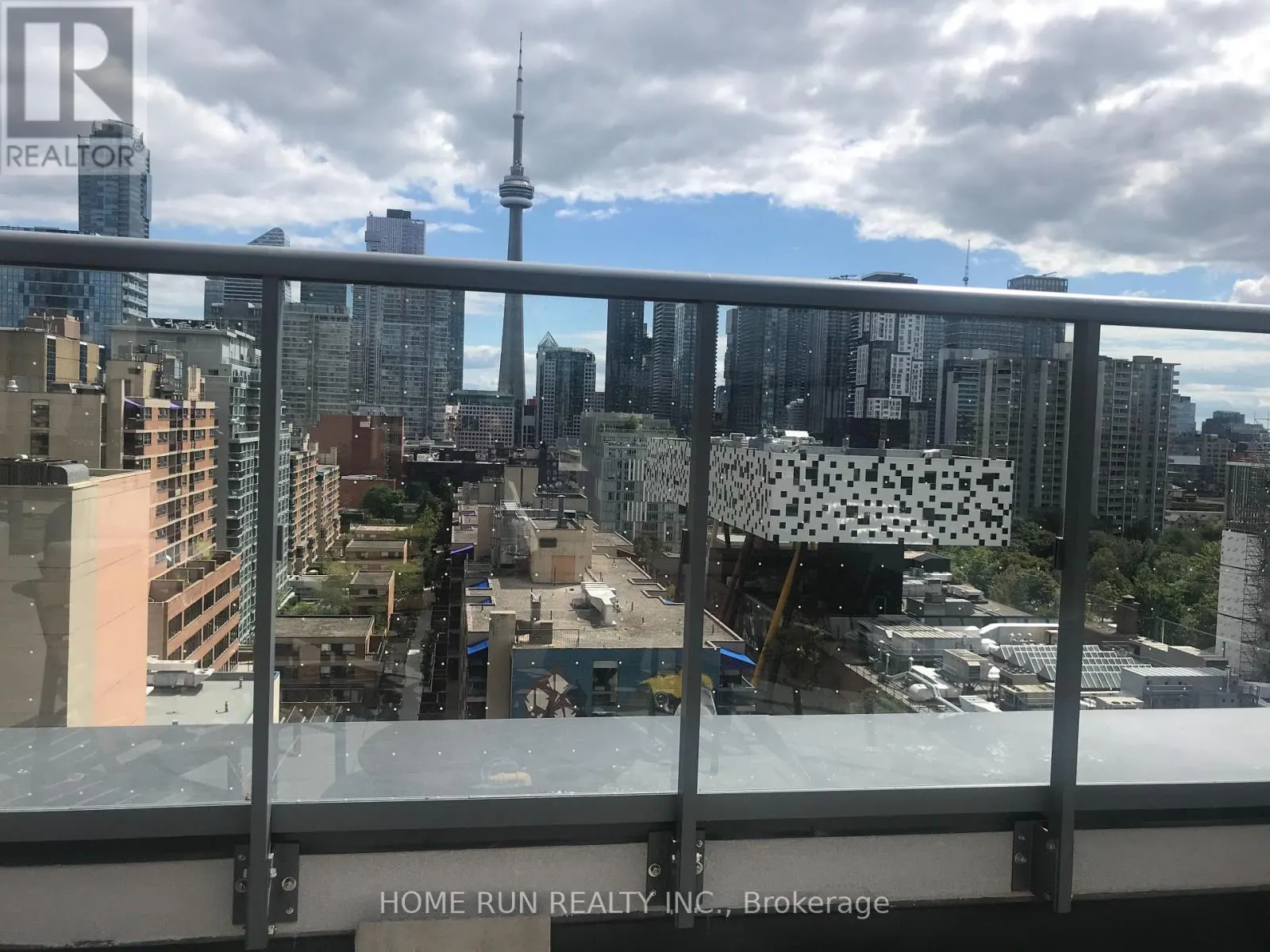 2913 - 280 DUNDAS STREET W