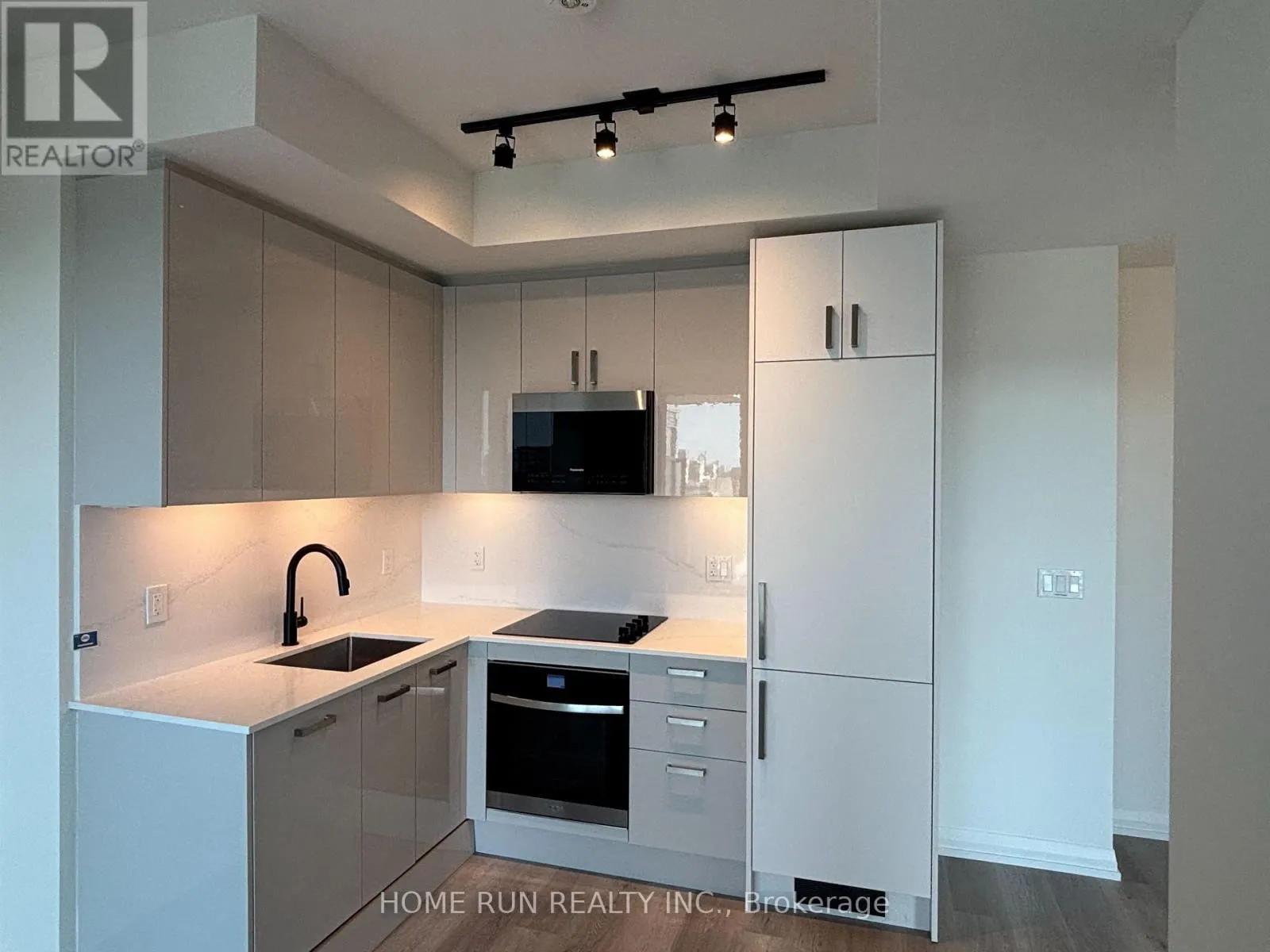 2913 - 280 DUNDAS STREET W