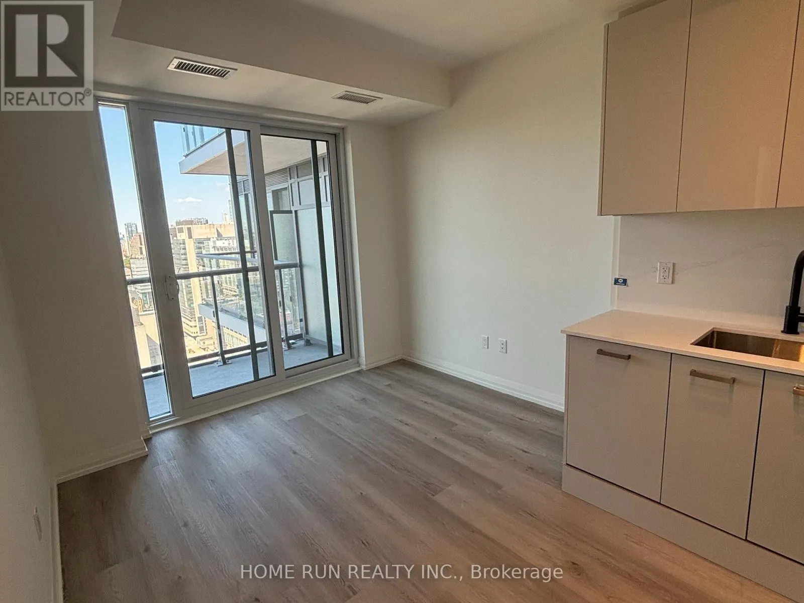 2913 - 280 DUNDAS STREET W
