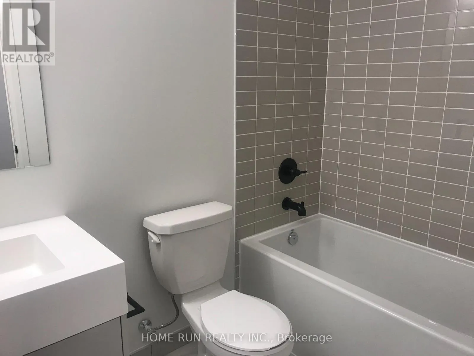 2913 - 280 DUNDAS STREET W