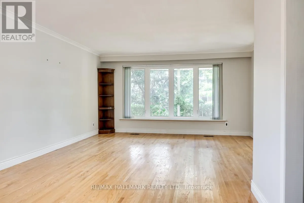 MAIN FLOOR - 30 SILKWOOD CRESCENT