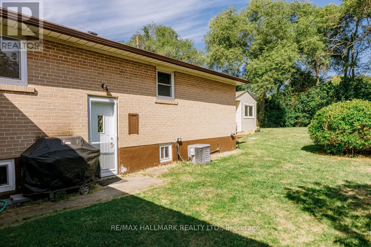 MAIN FLOOR - 30 SILKWOOD CRESCENT