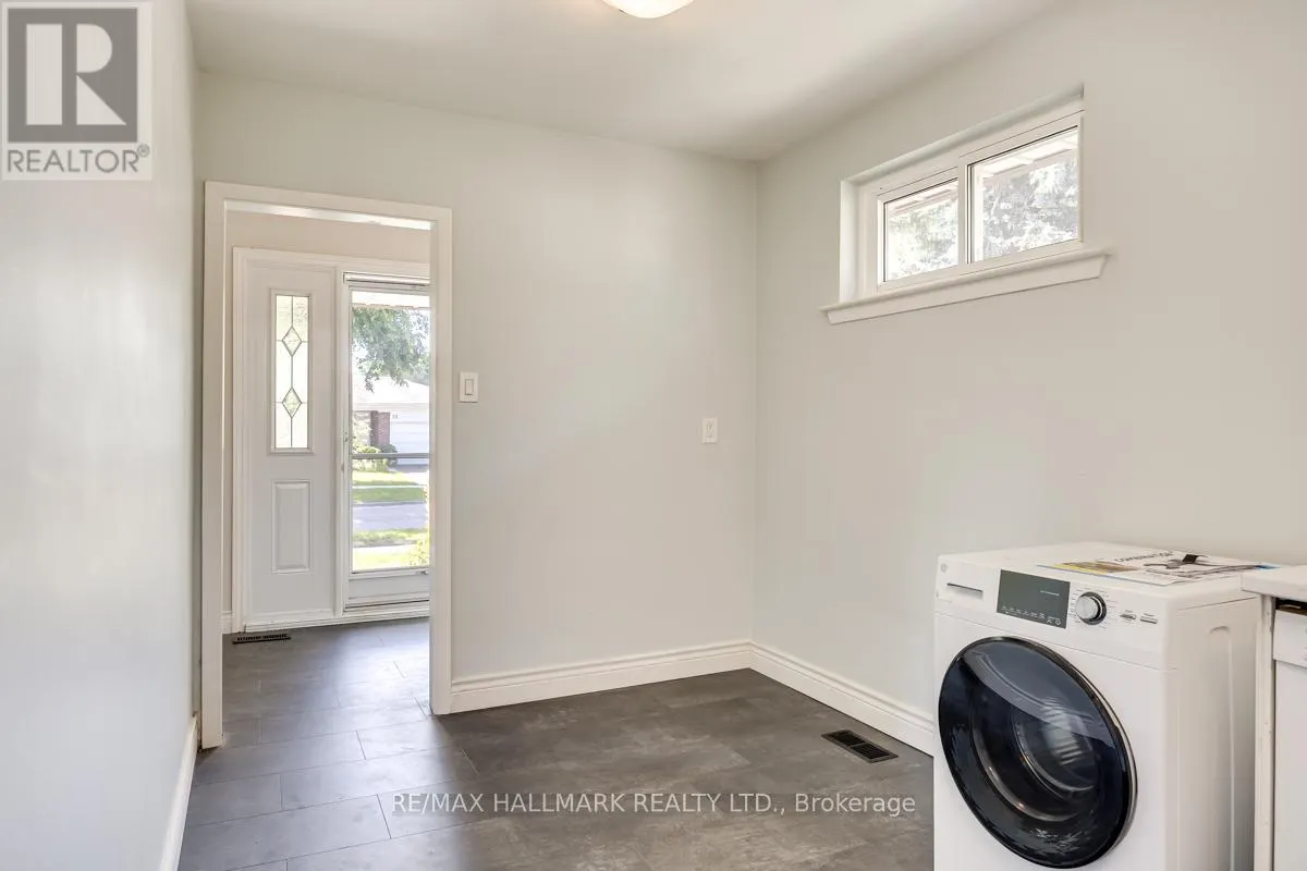 MAIN FLOOR - 30 SILKWOOD CRESCENT